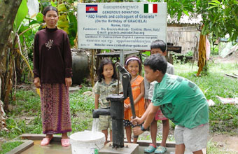 FAO Colleagues & Friends of Graciela. Sept 2012. Yeang Tess village. Well No.101